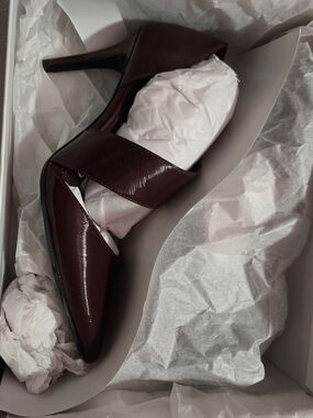 Calvin Klein Burgundy Pointed-Toe Crisscross Pump